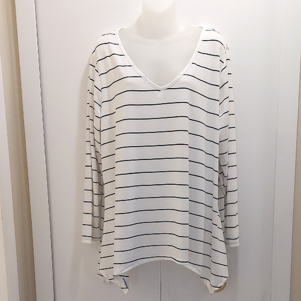 Just Be... Plus Egret Black Stripe Sharkbite Tunic Size 3X NWT White Black